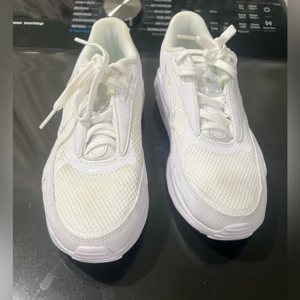 Nike Classic White Athletic Shoes - Picture 3 of 6